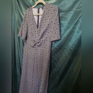 Amazing Anne Taylor 100% Polyester Navy & White Geometeic Flattering Midi Dress